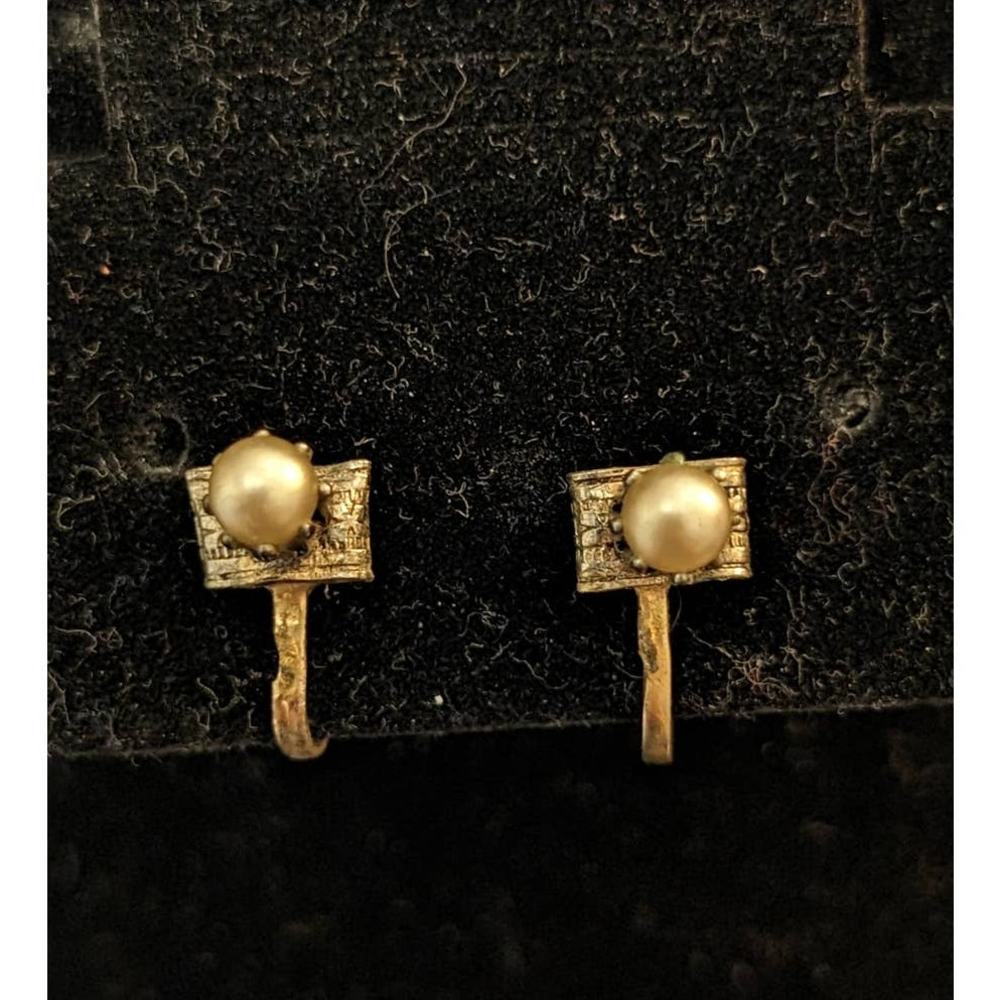 Antique Basket Set Pearl Screw On Earrings